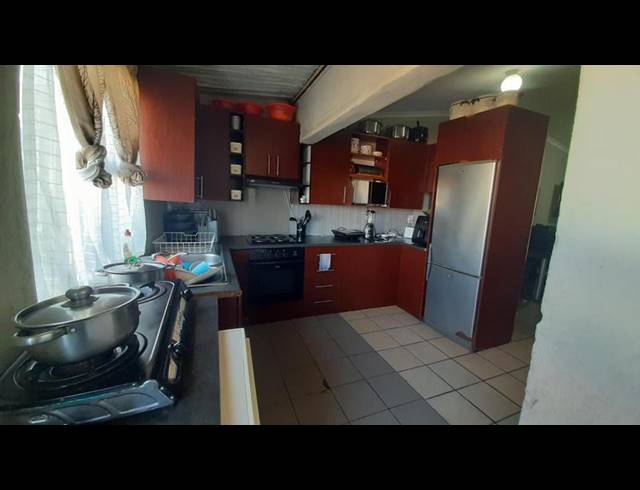 2 BEDROOM HOUSE FOR SALE IN BLACKHEATH INDUSTRIAL